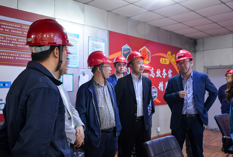 陜鋼集團漢鋼公司到釩鈦科技參觀交流：現(xiàn)場非常震撼，環(huán)境特別好！(圖3)