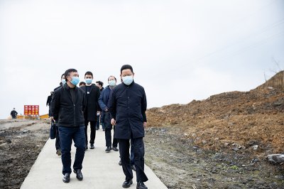 副省長(zhǎng)楊興平調(diào)研川威集團(tuán)連界足球競(jìng)訓(xùn)基地并指導(dǎo)防疫工作