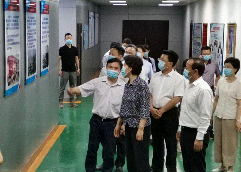 省委常委、統(tǒng)戰(zhàn)部長、省總工會主席田向利調(diào)研川威連界基地并慰問一線員工(圖2)
