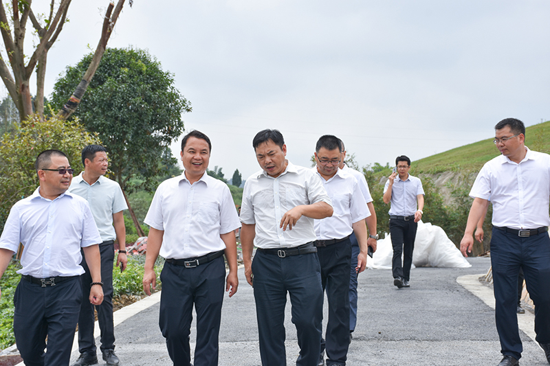 香港日升農業(yè)集團總裁李旭海一行蒞臨川威連界基地參觀考察(圖1)