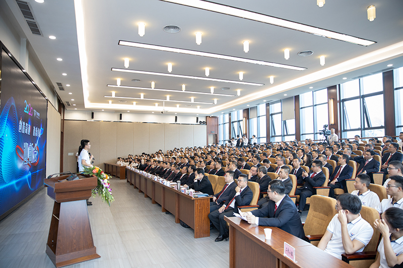 川威集團(tuán)舉行大學(xué)生迎新會(圖1)