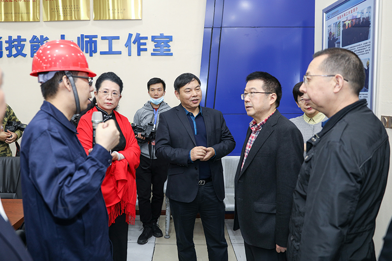 省總工會(huì)副主席苗勇率市州調(diào)研組專(zhuān)題調(diào)研川威集團(tuán)企業(yè)職工之家陣地建設(shè)情況(圖5)