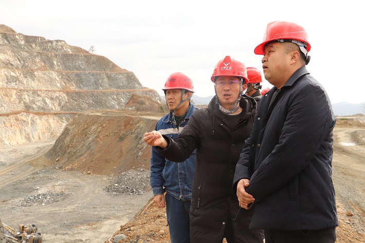會(huì)理市副市長鄭磊蒞臨礦業(yè)總公司會(huì)理區(qū)域礦山檢查