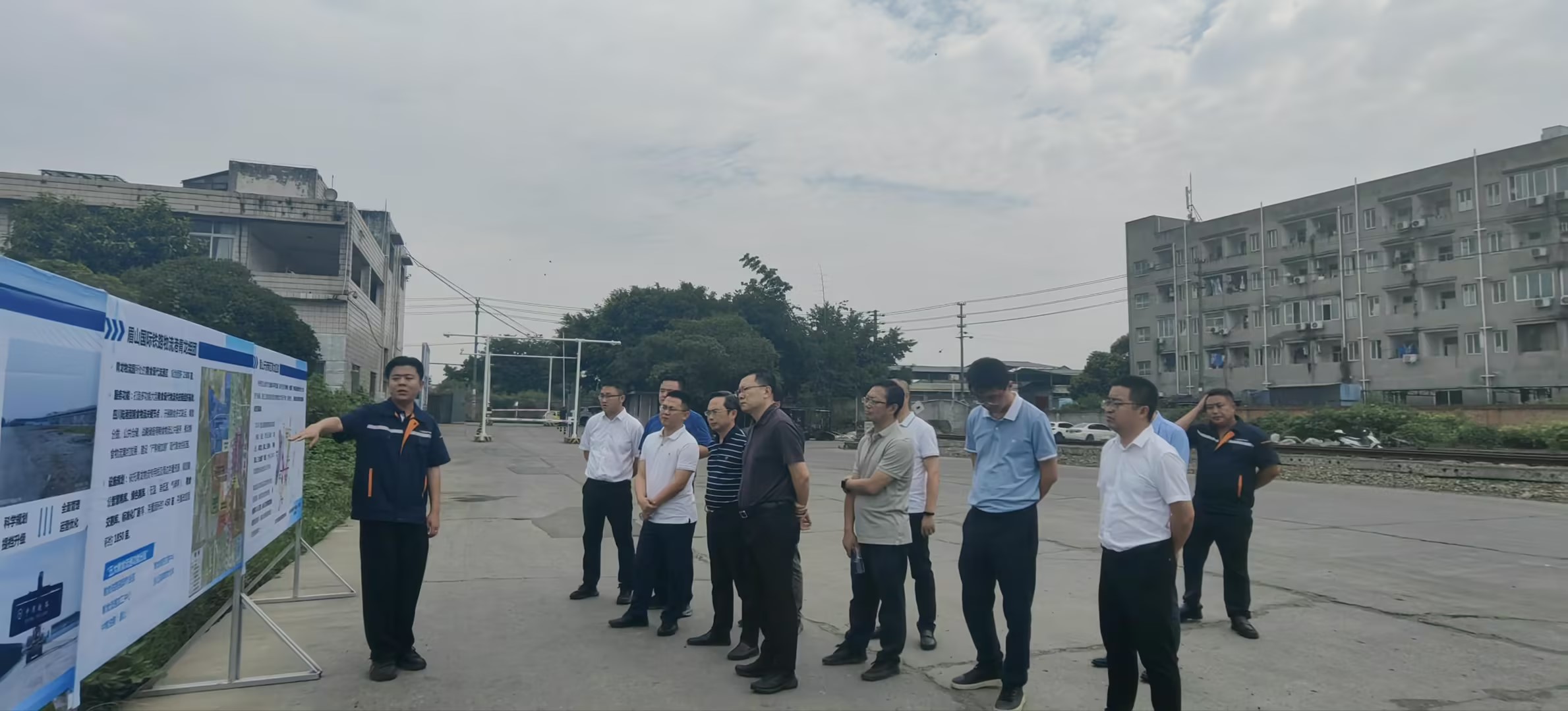 搶抓新機(jī)遇，謀求新合作，匯聚新動(dòng)能——內(nèi)江考察團(tuán)蒞臨通宇物流參觀交流(圖4)