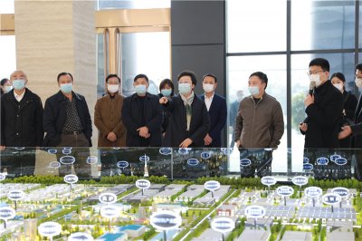 內(nèi)江市市長(zhǎng)鄭莉一行蒞臨川威連界基地調(diào)研