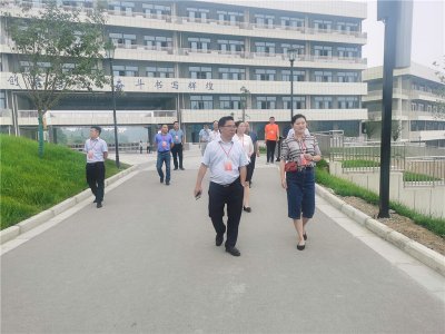 威遠(yuǎn)縣教育體育局李佳棲書記帶隊(duì)巡視競力學(xué)校中考工作
