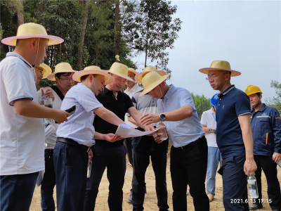 集團(tuán)公司王勁董事長視察穹窿植物園建設(shè)現(xiàn)場(chǎng)